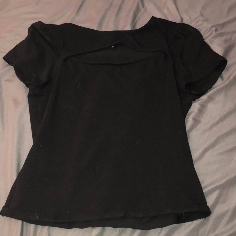 Block tee with open slit